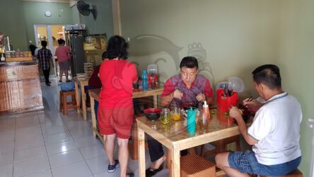 Soi Cek & Family