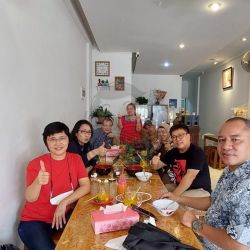 Ibu Niek & Friends dari Gramedia