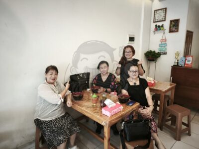 Maminya Pak Ahok makan mie kangkung Dapoer Joel